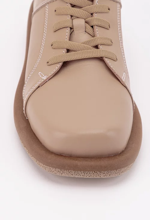Pantofi maro din piele cu talpa in relief