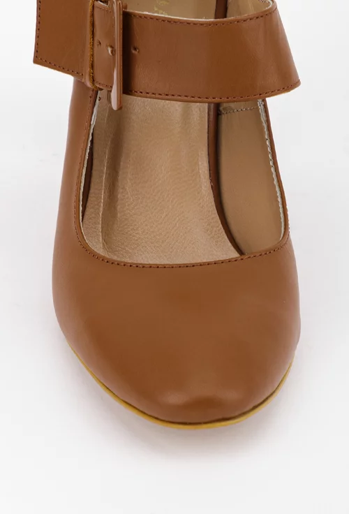 Pantofi maro din piele naturala cu bareta si catarama