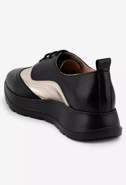 Pantofi negri din piele accesorizati cu detalii aurii
