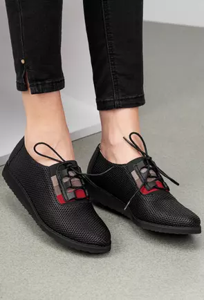 Pantofi negri din piele cu detalii colorate