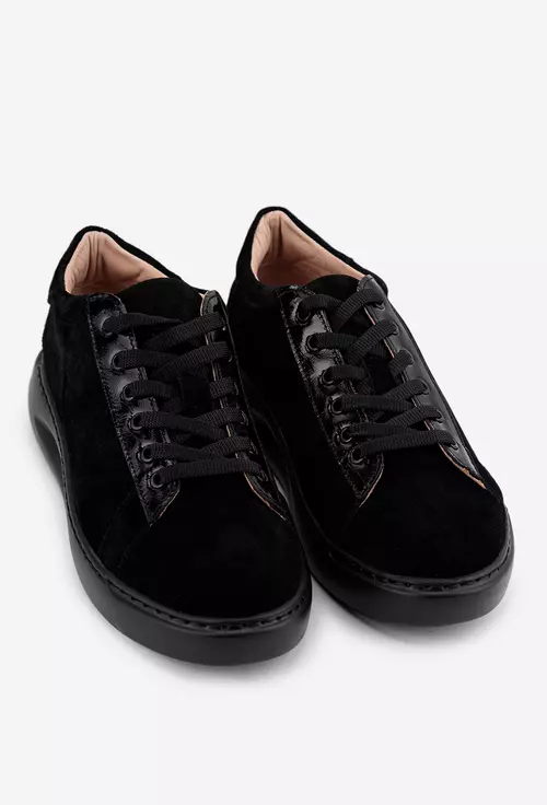 Pantofi negri din piele intoarsa cu siret