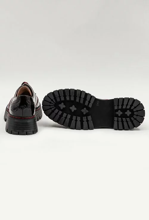 Pantofi negri din piele naturala cu siret in fata