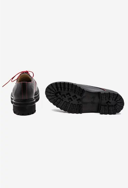 Pantofi negri din piele naturala cu siret rosu