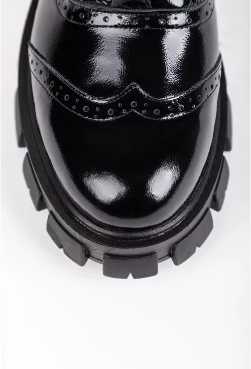 Pantofi negri din piele naturala lacuita cu siret