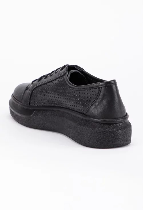 Pantofi negri din piele naturala perforata cu siret