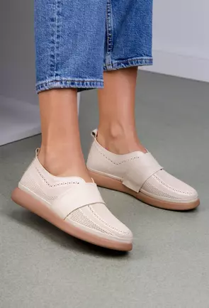 Pantofi nude din piele cu model