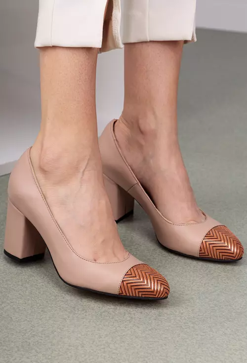 Pantofi nude din piele naturala cu detaliu in varf