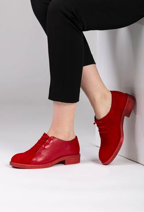 Pantofi rosii din piele naturala intoarsa si texturata