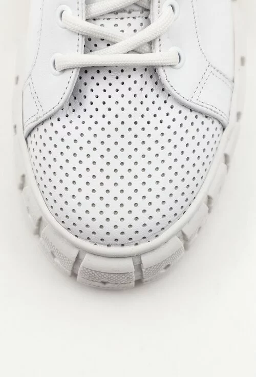 Pantofi sport albi din piele naturala box cu detaliu perforat