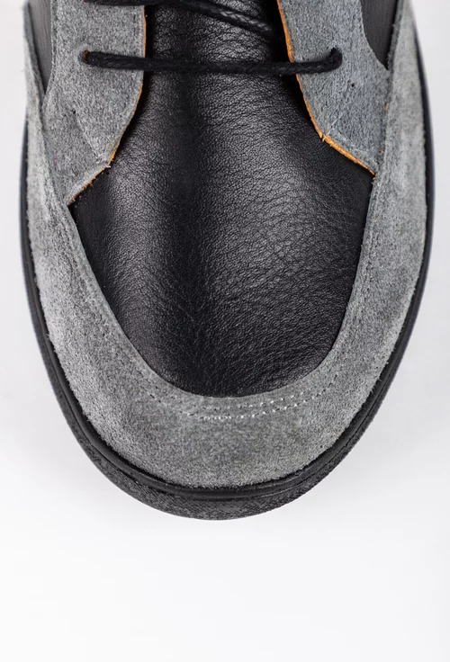 Pantofi sport gri din piele cu detalii in nuante de negru si portocaliu