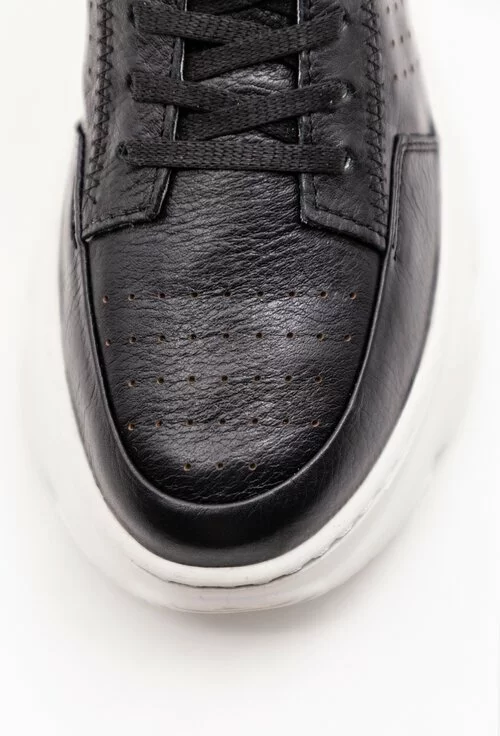 Pantofi sport negri din piele naturala perforata