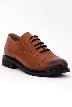 Pantofi stil Oxford maro realizati din piele naturala