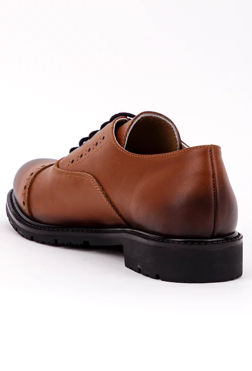 Pantofi stil Oxford maro realizati din piele naturala