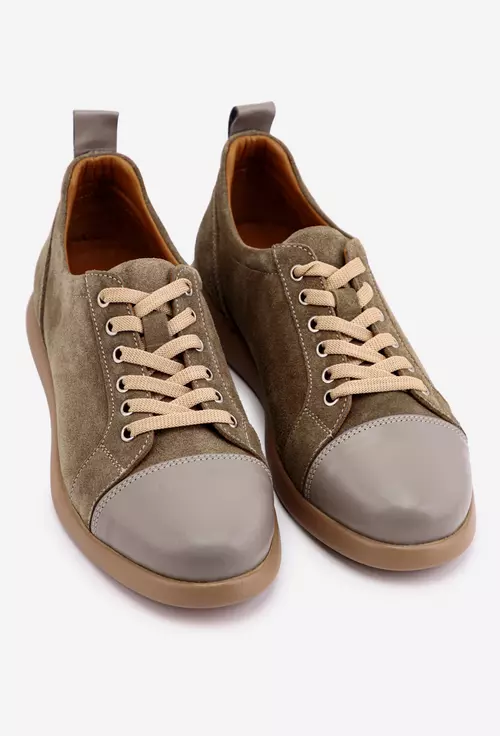 Pantofi taupe realizati din doua tipuri de piele