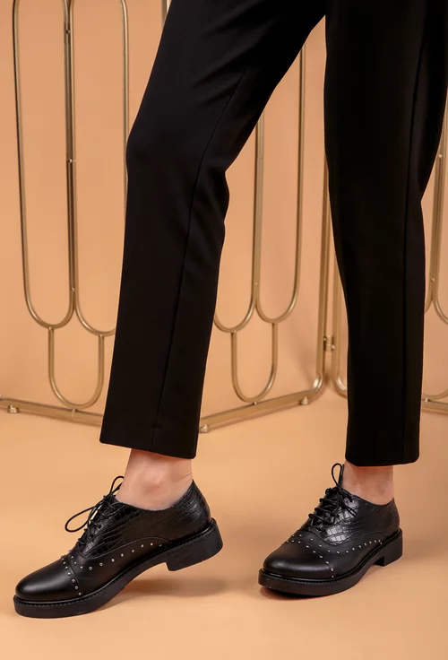 Pantofi tip Oxford negri din piele cu tinte