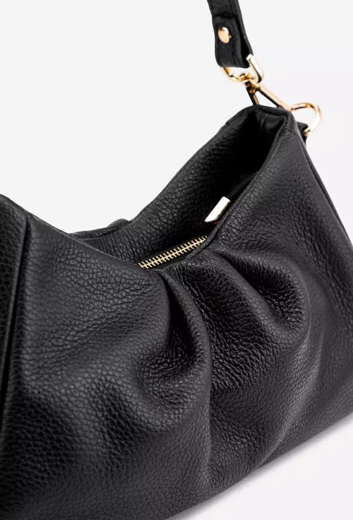 Poseta neagra confectionata din piele texturata