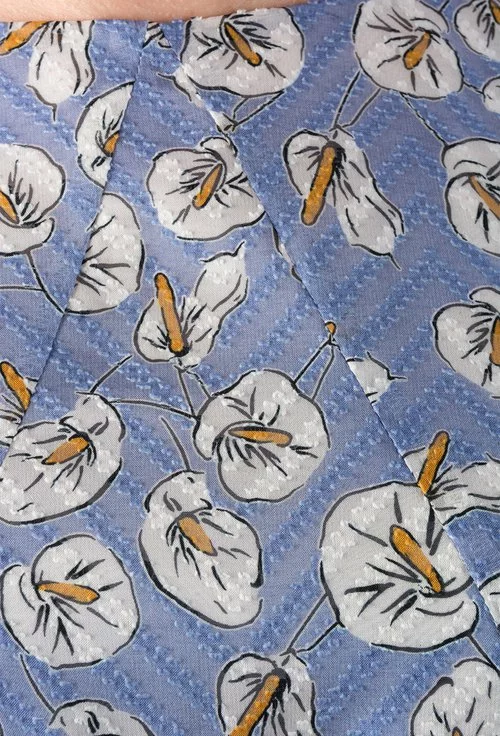 Rochie bleu cu imprimeu floral alb Aira