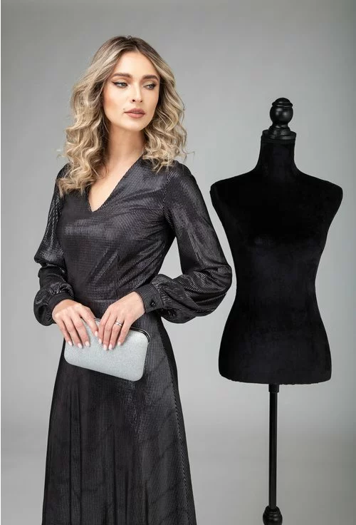 Rochie neagra cu dungi argintii din material plisat
