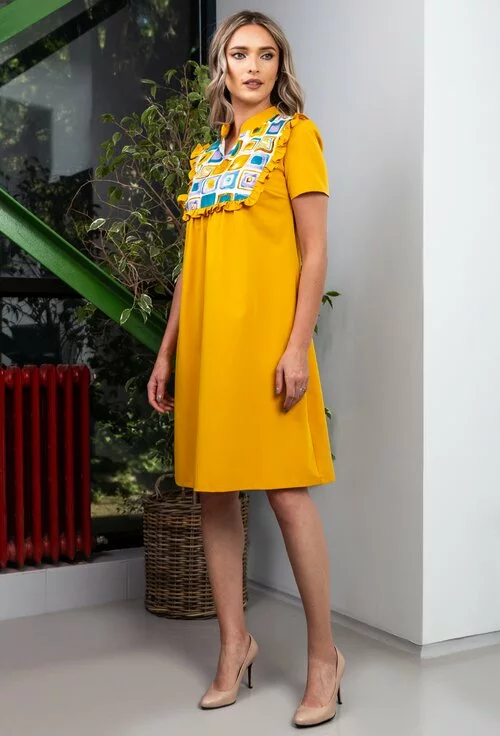 Rochie nuanta galben mustar cu imprimeu colorat