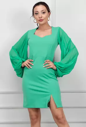 Rochie verde cu maneci largi si plisate