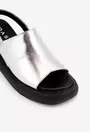 Sandale argintii din piele cu bareta la spate