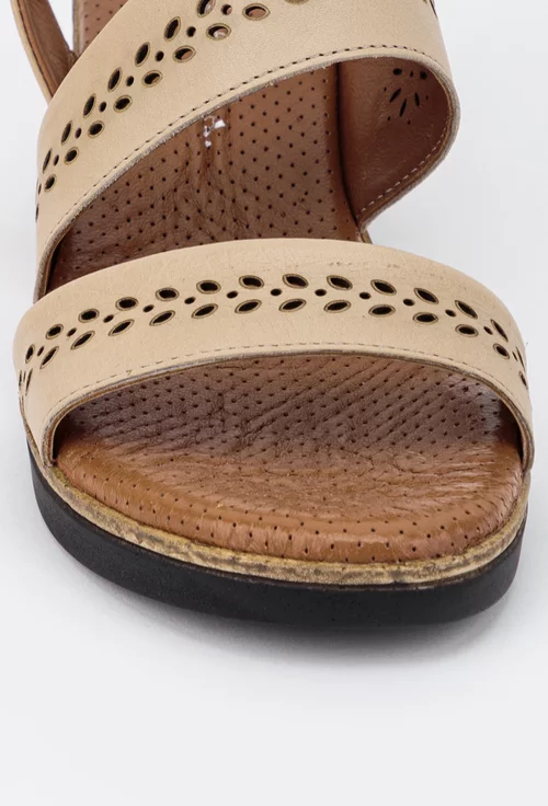 Sandale bej din piele naturala cu detalii perforate