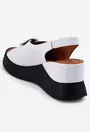 Sandale dama albe din piele prevazute cu un ornament