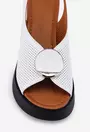 Sandale dama albe din piele prevazute cu un ornament