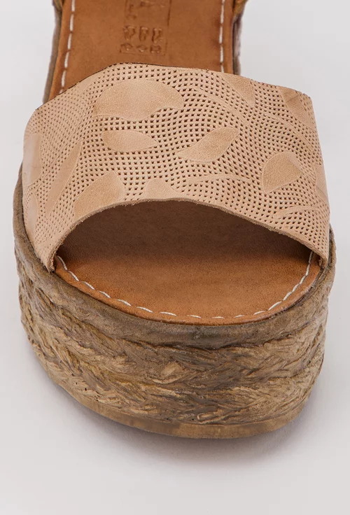Sandale din piele maro cu bej si talpa inalta