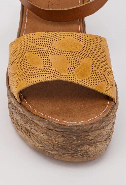 Sandale din piele maro cu galben si talpa inalta