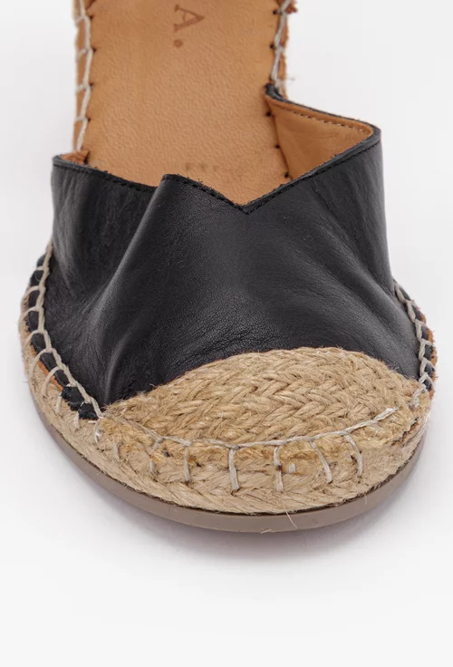 Sandale in nuante de negru si maro din piele cu platforma