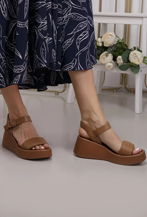 Sandale maro cu platforma realizate din piele