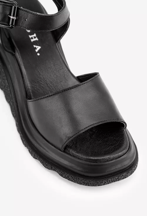 Sandale negre din piele cu inchidere catarama