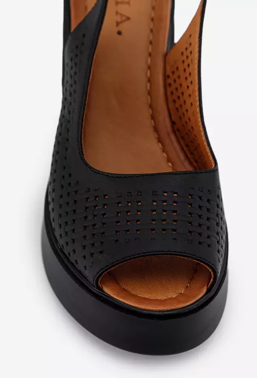 Sandale negre din piele naturala cu perforatii