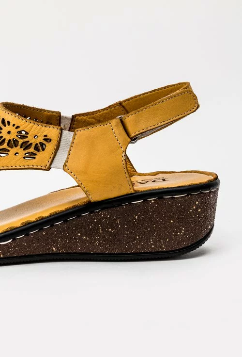 Sandale nuanta galben mustar cu platforma din piele naturala Lavi