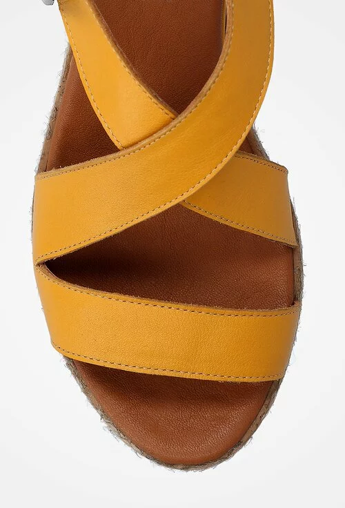 Sandale nuanta maro mustar din piele