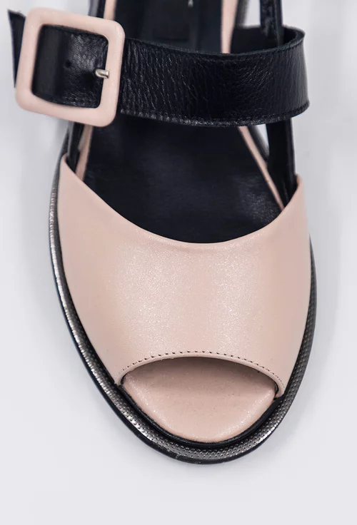Sandale nuanta roz pal din piele cu detalii negre