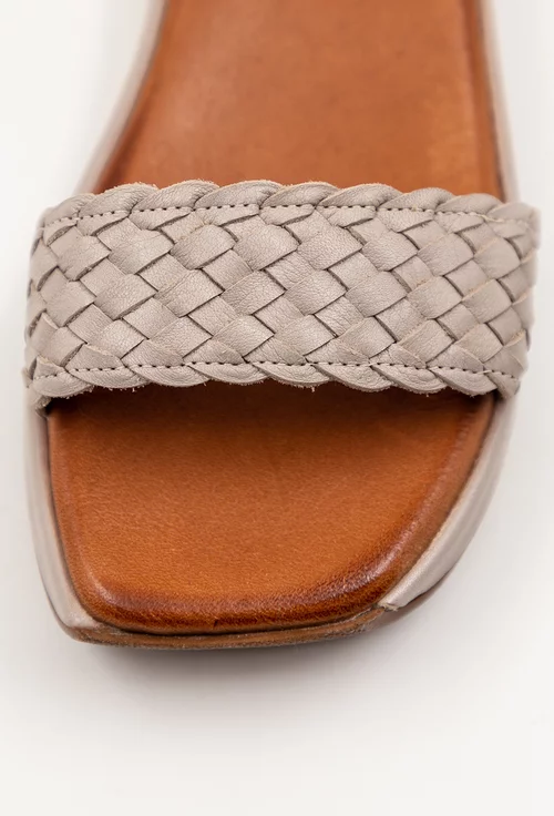 Sandale taupe din piele naturala cu aspect impletit