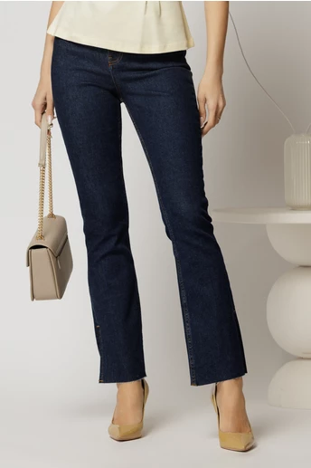 Blugi dama bleumarin cu croi evazat si decupaj la baza