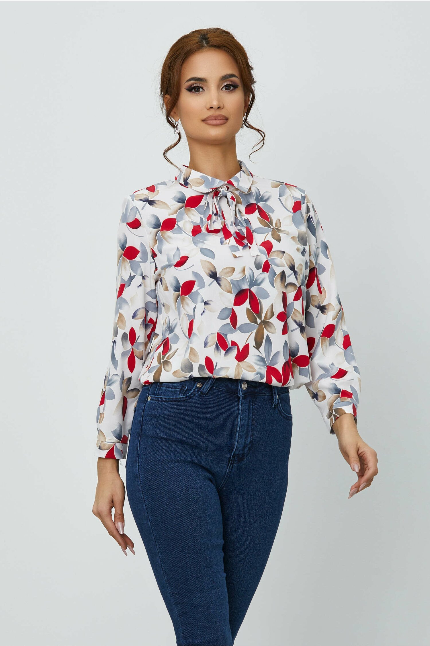 Bluza adina alba cu imprimeu rosu-bleu