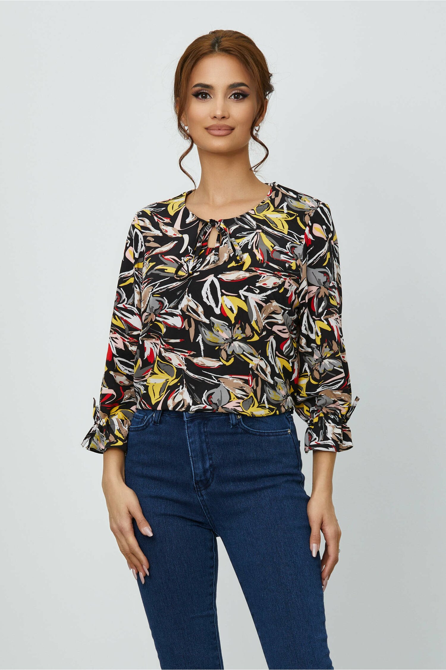 Bluza adriana neagra cu imprimeu floral galben