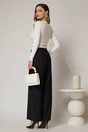 Bluza alba casual cu decolteu decupat si accesoriu, 2, dyfashion.ro