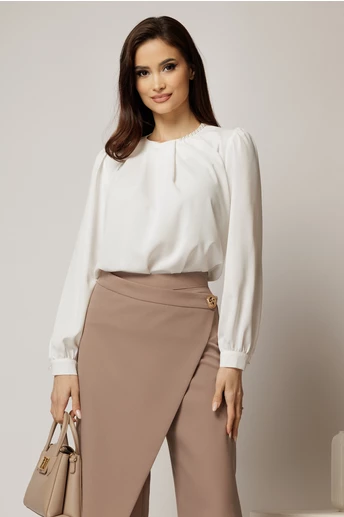 Bluza alba din voal plin cu perle la decolteu si pliuri