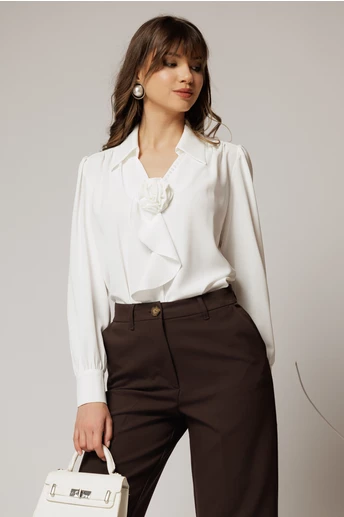 Bluza alba eleganta din voal cu decolteu V perlute si detaliu floral