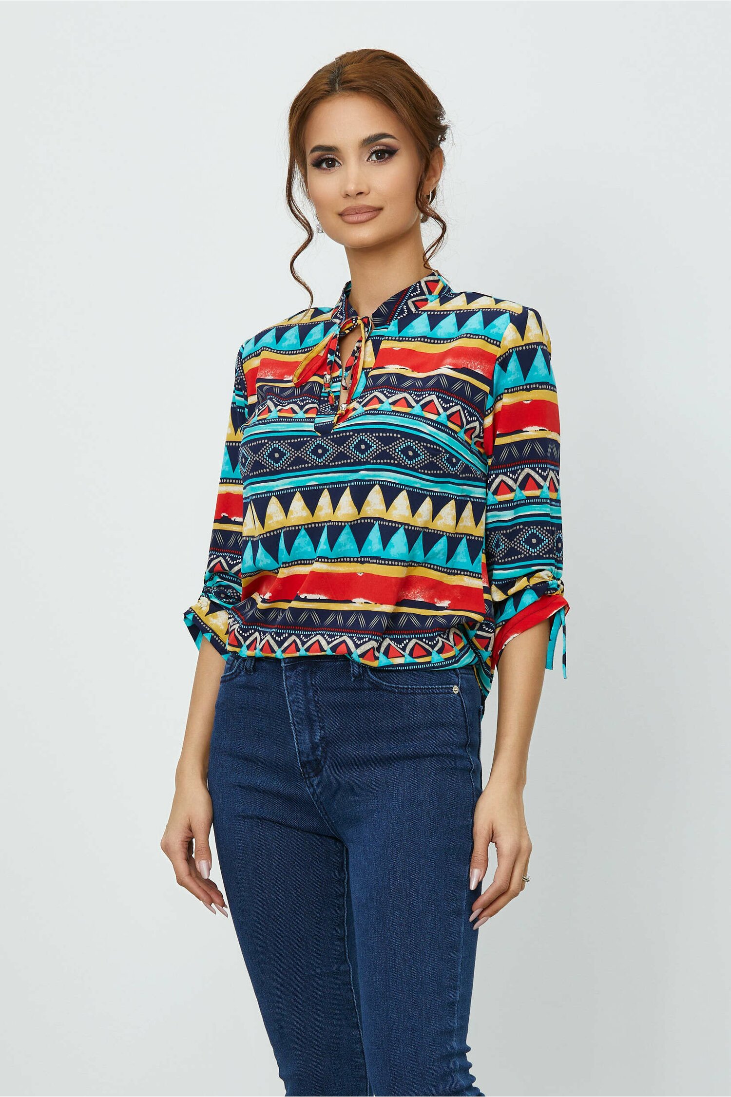 Bluza alma cu imprimeu divers multicolor si snur la decolteu
