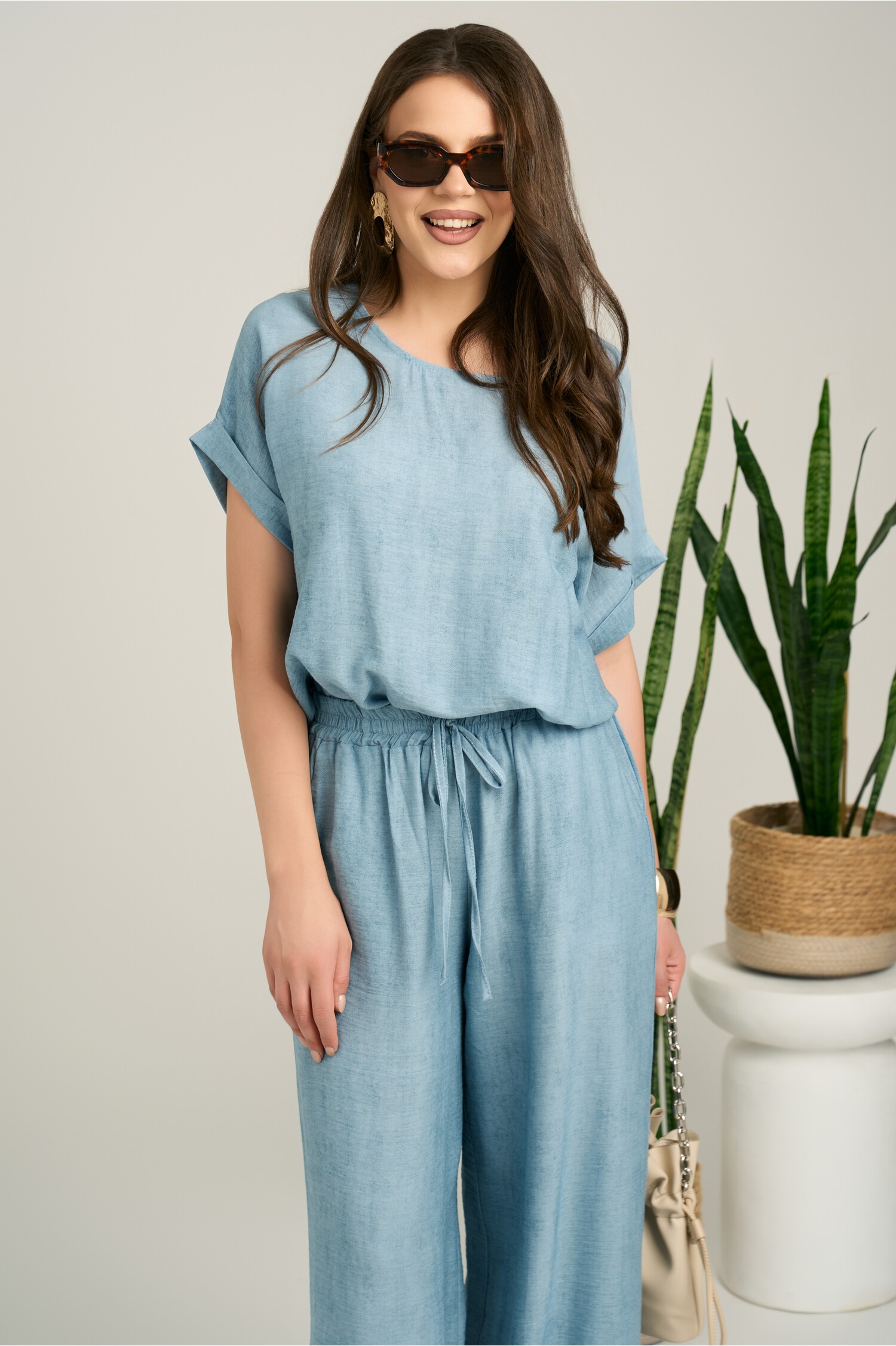 Bluza bleu din viscoza cu croi lejer si nod la baza