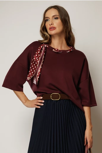 Bluza bordo cu esarfa cu buline la decolteu si adaos de vascoza