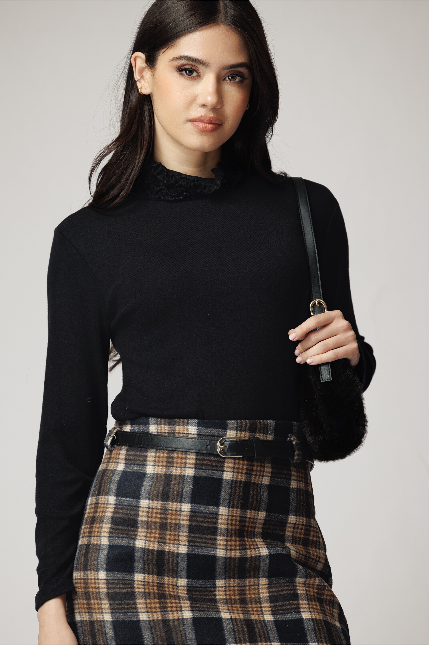 Bluza casual din viscoza neagra cu guler incretit