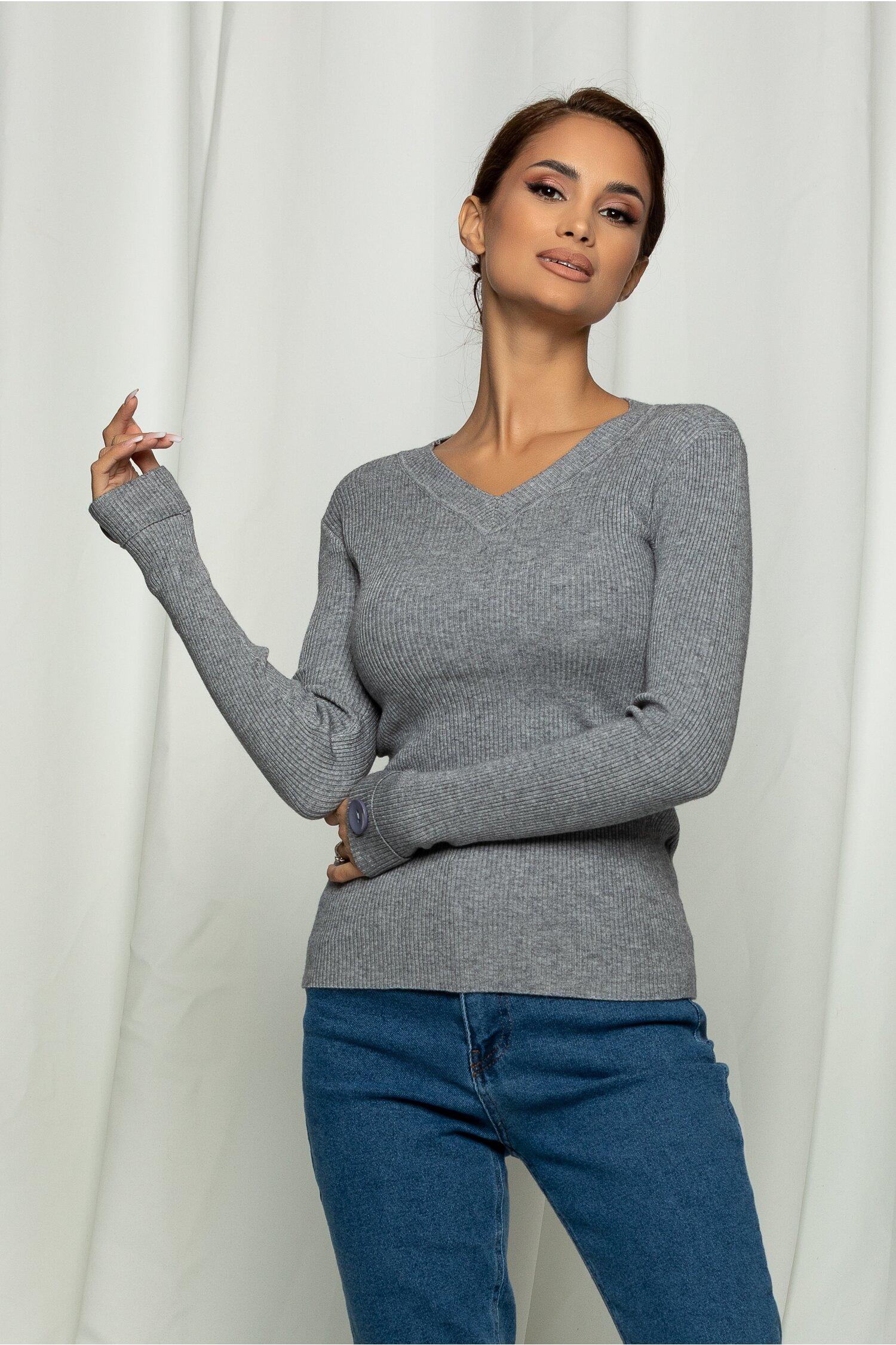 Bluza clara gri din tricot reiat