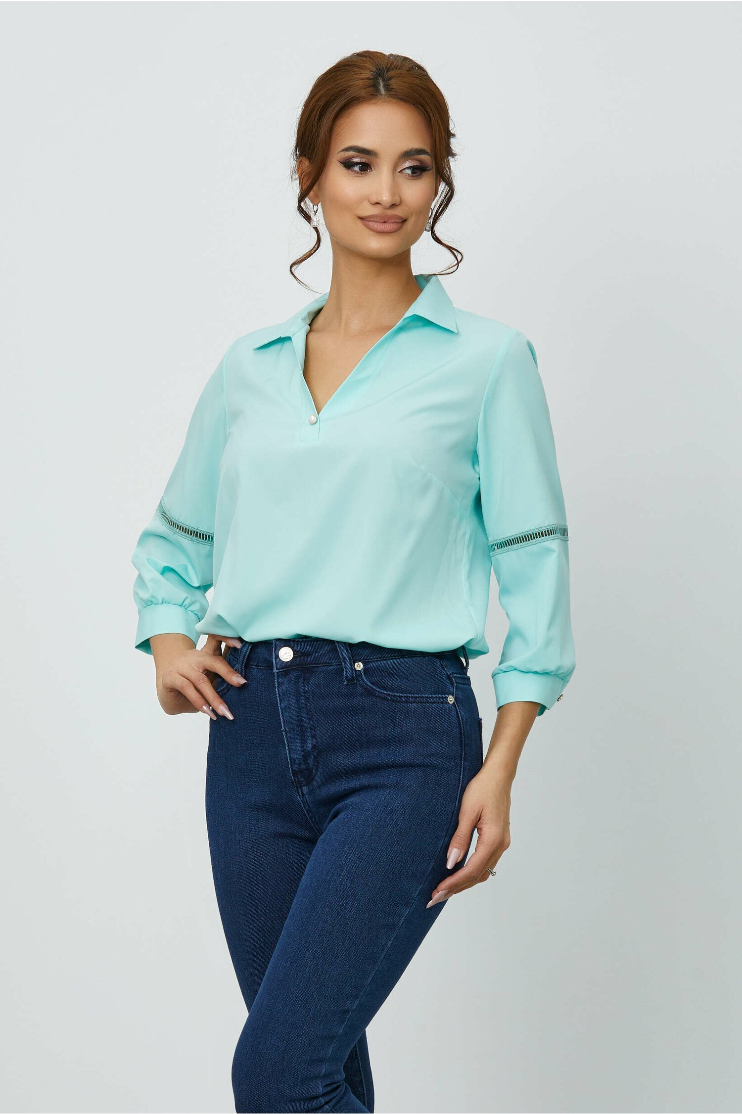 Bluza dara verde mint cu dantela discreta la maneci